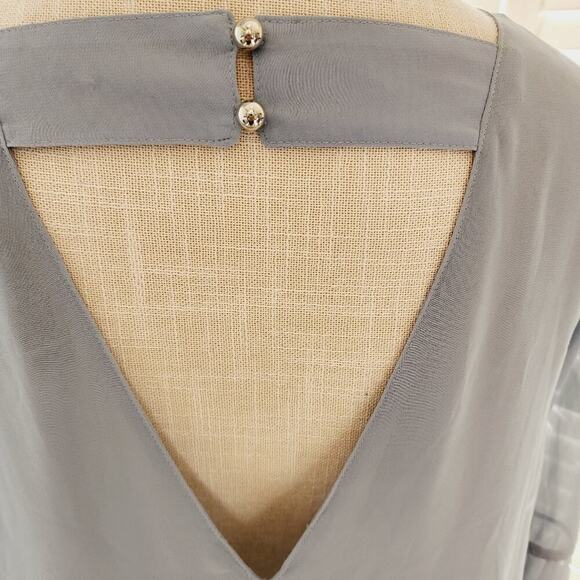 JENNIFER LOPEZ SLATE BLUE BELL SLEEVE KEY HOLE BLOUSE SIZE MED - Picture 3 of 6